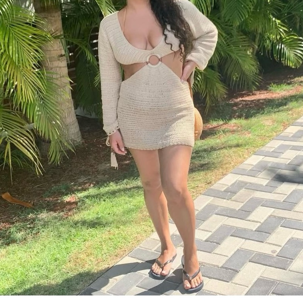 Elegant Cream Knit Cut-Out Dress